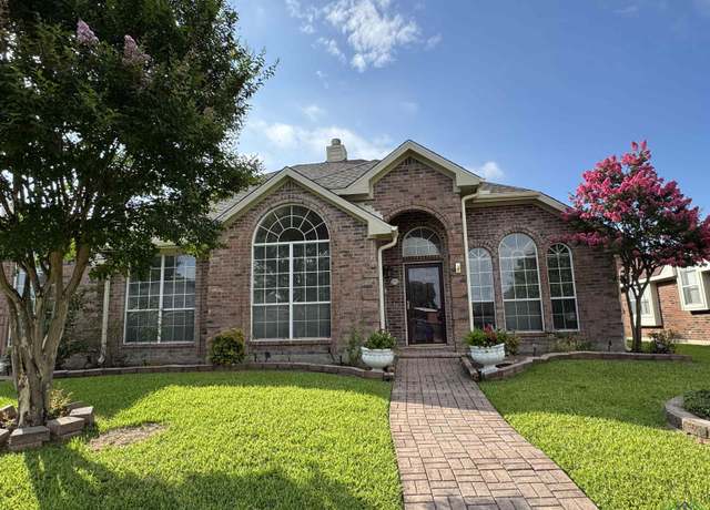 Property at 2414 Stillwater Dr, Mesquite, TX 75181, 4 beds, 2 baths
