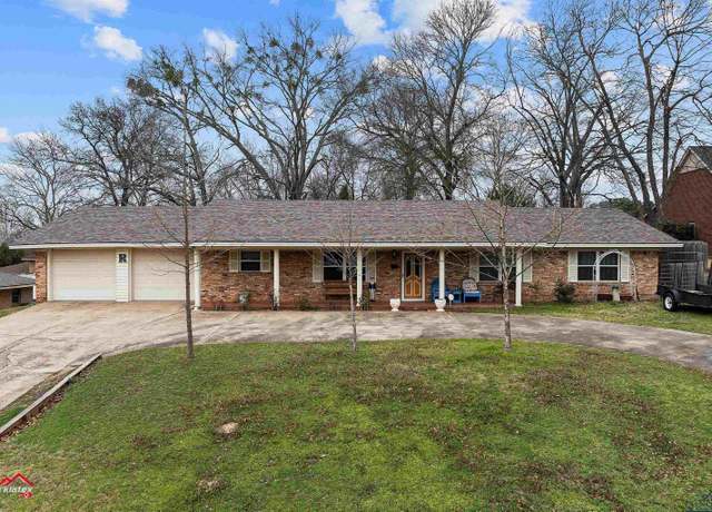 Property at 1806 W Main St, Henderson, TX 75684, 3 beds, 2 baths