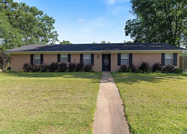 Property at 1130 Oakwood St, Carthage, TX 75633, 3 beds, 2 baths
