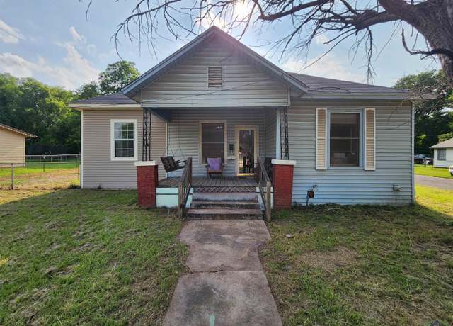 Property at 1105 N Bolivar, Marshall, TX 75670, 3 beds, 1 bath