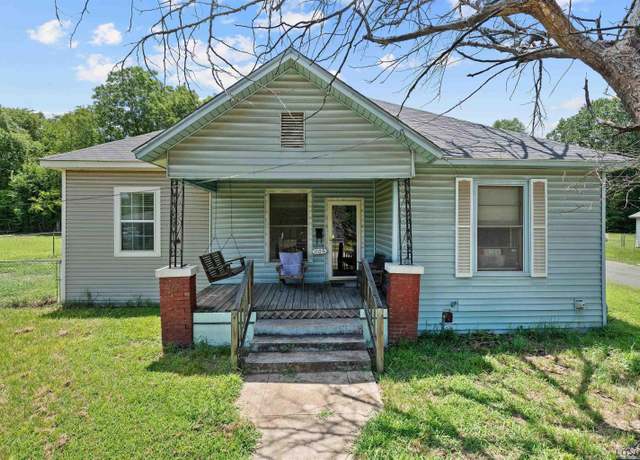 Property at 1105 N Bolivar, Marshall, TX 75670, 3 beds, 1 bath