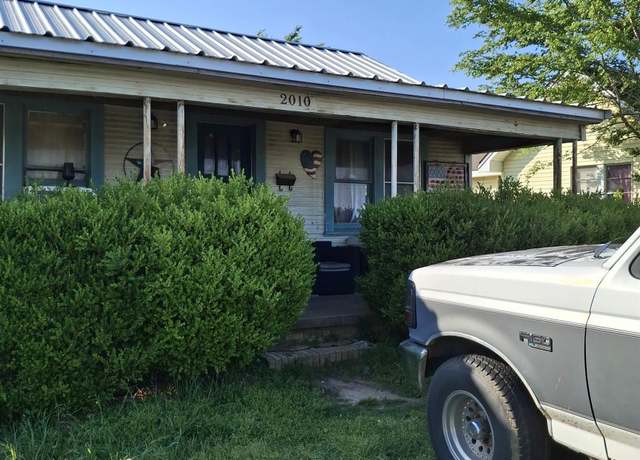 Property at 2010 Jacksonville Dr, Henderson, TX 75654, 3 beds, 1 bath