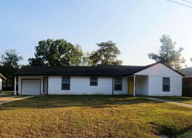 Property at 708 Buffalo St, Gilmer, TX 75644, 4 beds, 2 baths