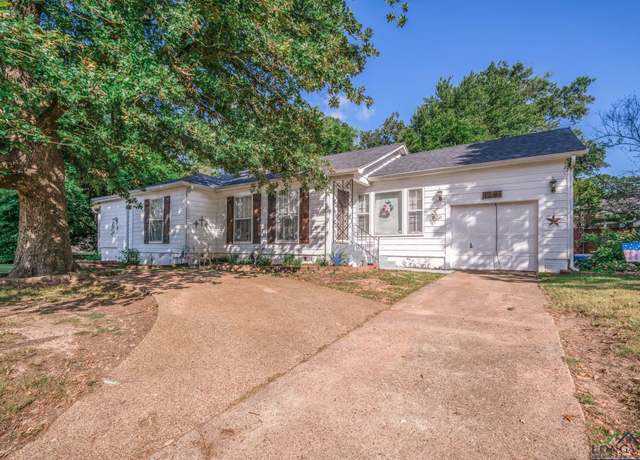 Property at 1201 E Washington Pl, Marshall, TX 75670, 3 beds, 2 baths