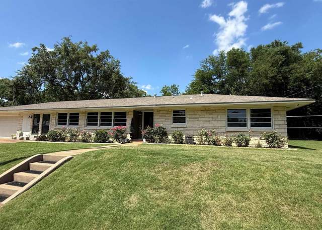 Property at 108 N Jackson St, Jefferson, TX 75657, 4 beds, 2 baths