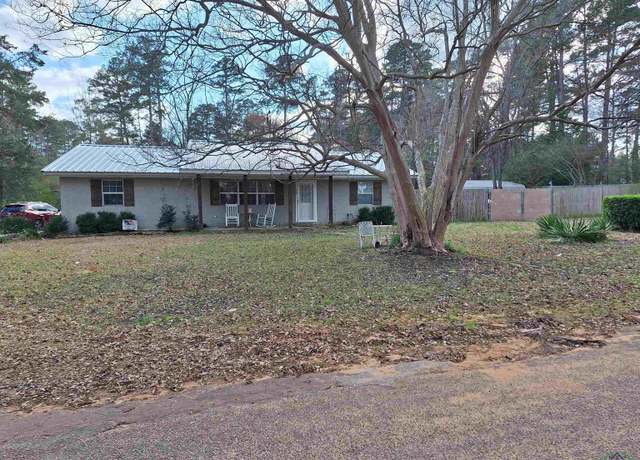 Property at 110 E Forsythia St, Ore City, TX 75683, 3 beds, 2 baths