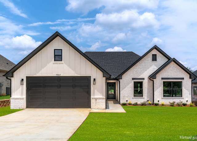 Property at 1507 Wellington Ln, Longview, TX 75605, 3 beds, 2 baths
