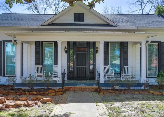 Property at 216 W Austin St, Jefferson, TX 75657, 2 beds, 2 baths