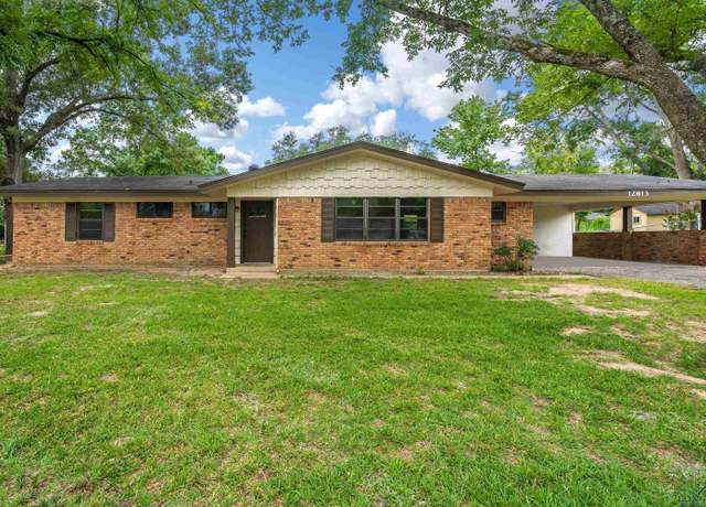 Property at 12813 Sunset Dr, Tyler, TX 75704, 3 beds, 2 baths