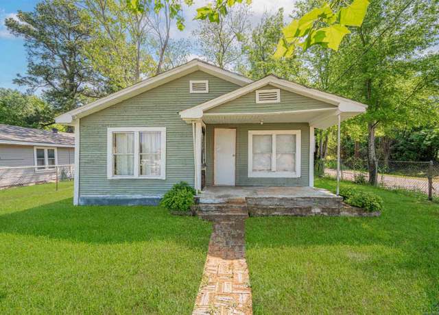 Property at 107 E Brandon St, Longview, TX 75604, 3 beds, 1 bath