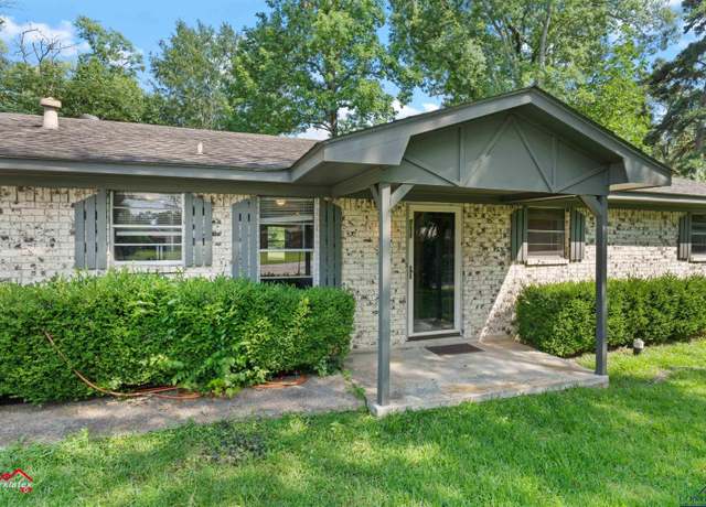 Property at 711 Comer St, Carthage, TX 75633, 3 beds, 1.5 baths