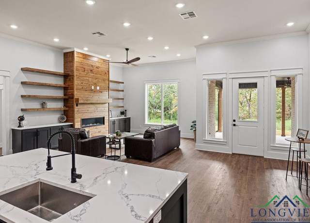 Property at 20005 County Road 482, Lindale, TX 75771, 4 beds, 3 baths