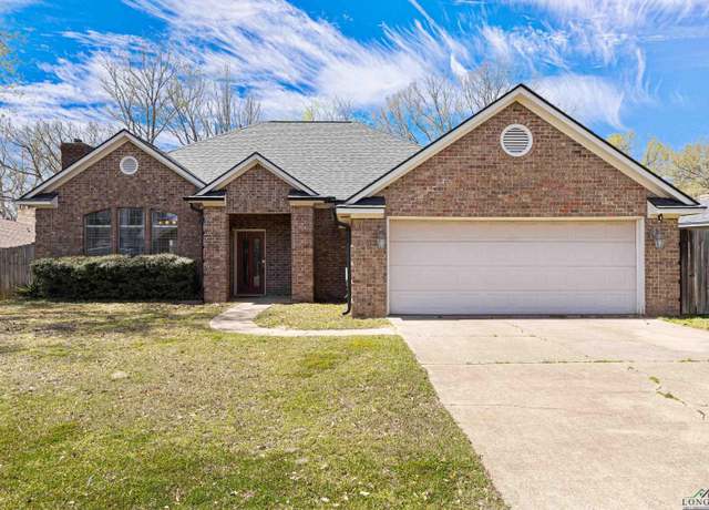 Property at 200 Ravenwood St, Henderson, TX 75654, 3 beds, 2 baths