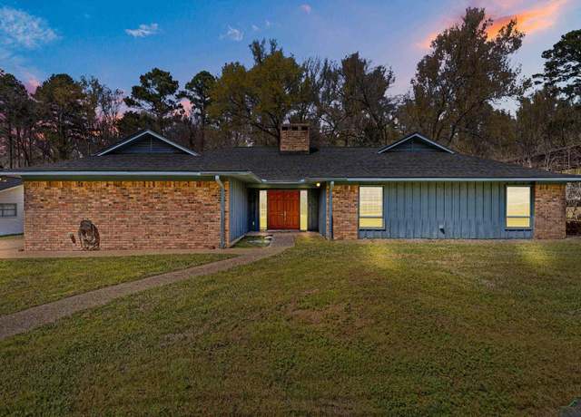 Property at 704 Pine St, Henderson, TX 75654, 3 beds, 2 baths