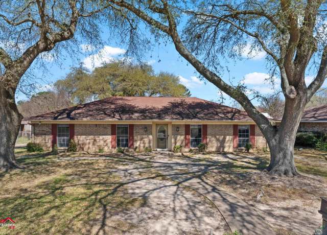 Property at 131 Briarmeadow Dr, Longview, TX 75604, 5 beds, 2 baths