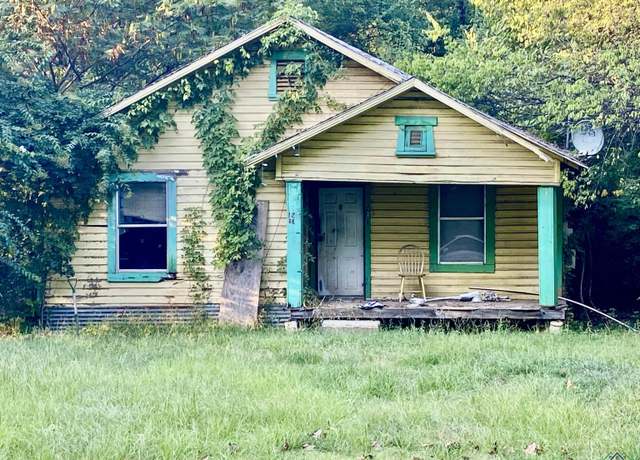 Property at 1206 Rhambeau St, Mount Pleasant, TX 75455, 2 beds, 1 bath
