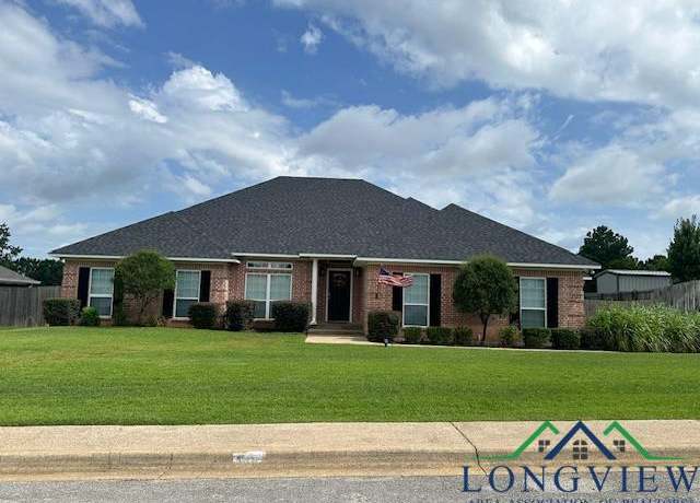 Property at 102 Hollister, Henderson, TX 75654, 3 beds, 2.5 baths