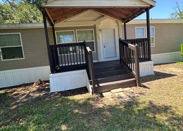 Property at 3307 Ann Dr, Orange, TX 77632, 3 beds, 2 baths