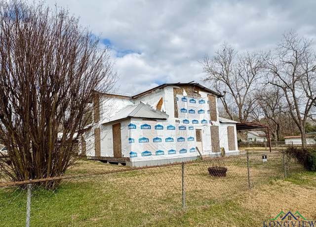 Property at 400 N Lake St, Waskom, TX 75692, 4 beds, 3 baths