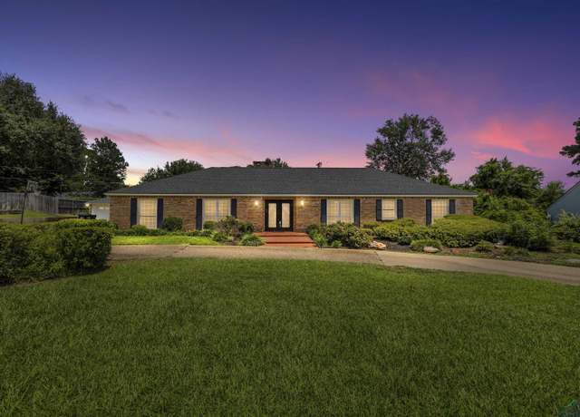 Property at 1800 Huntington St, Longview, TX 75601, 4 beds, 3.5 baths