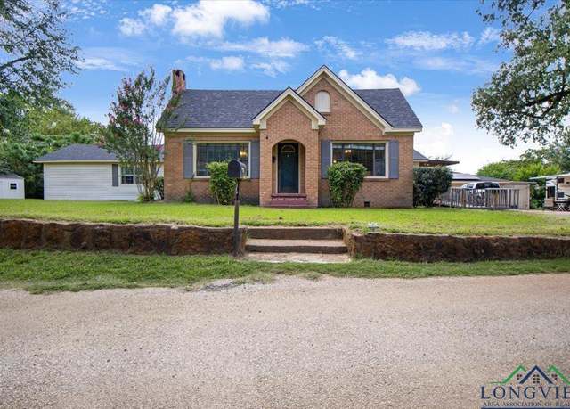 Property at 200 Lowrie Dr, Henderson, TX 75652, 3 beds, 2 baths