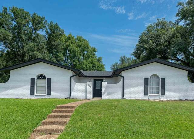 Property at 1200 Slaydon, Henderson, TX 75654, 3 beds, 2 baths