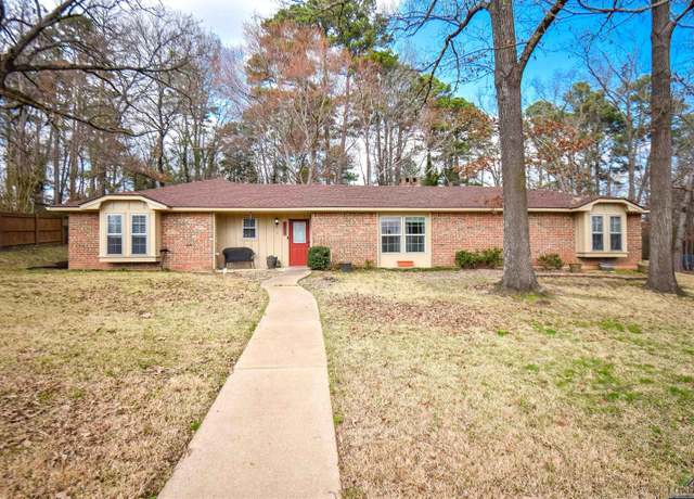 Property at 1013 Creekwood Ln, Longview, TX 75602, 3 beds, 2 baths