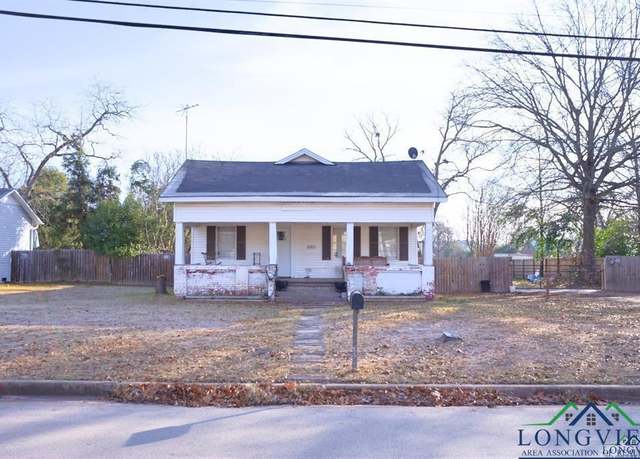 Property at 521 N Montgomery St, Gilmer, TX 75644, 3 beds, 2 baths