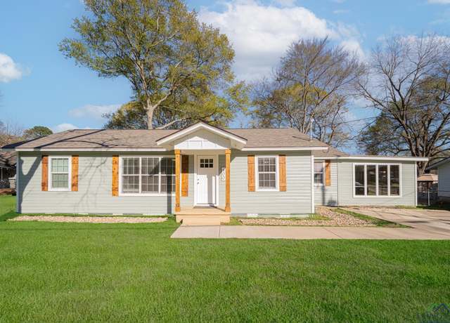 Property at 400 N Pearl St, Big Sandy, TX 75755, 3 beds, 2 baths