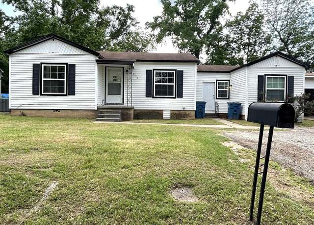 Property at 313 Kilgore Dr, Henderson, TX 75652, 3 beds, 2 baths