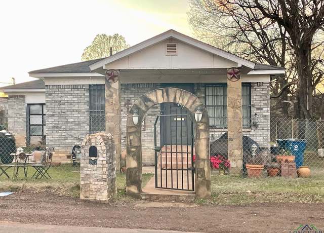 Property at 909 Wilson St, Marshall, TX 75670, 3 beds, 2.5 baths