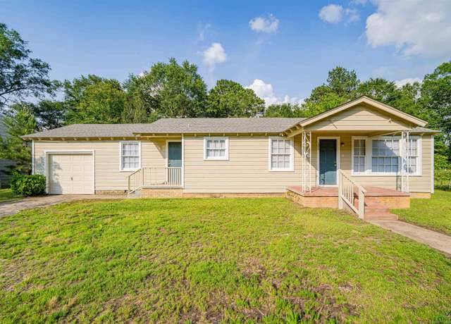 Property at 206 Empire St, Gladewater, TX 75647, 3 beds, 1 bath