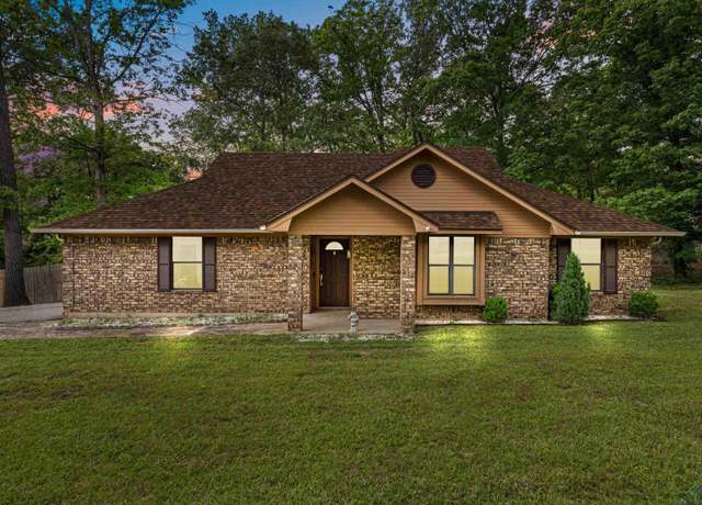 Property at 527 Woodbend Dr, Kilgore, TX 75662, 3 beds, 2 baths