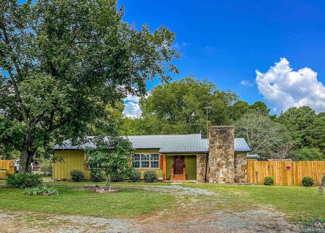 Property at 8227 N Kings Hwy, Texarkana, TX 75503, 3 beds, 2 baths