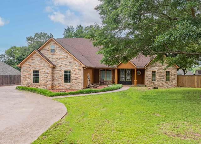 Property at 2120 Page Rd, Longview, TX 75601, 4 beds, 3.5 baths