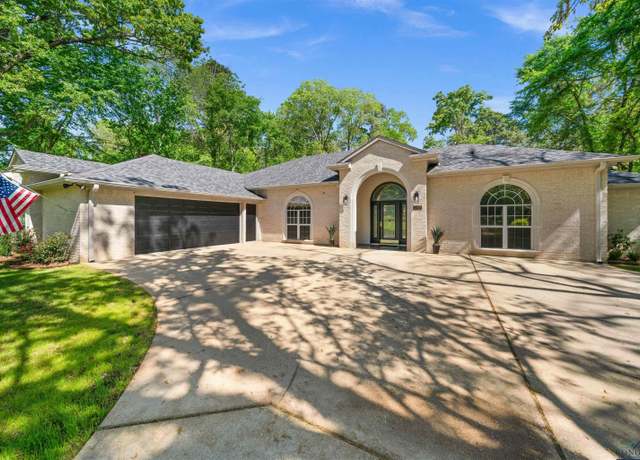 Property at 1804 W Lake Dr, Gladewater, TX 75647, 3 beds, 2 baths