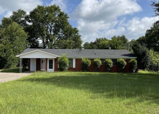 Property at 107 Commander Dr, Longview, TX 75605, 3 beds, 2 baths