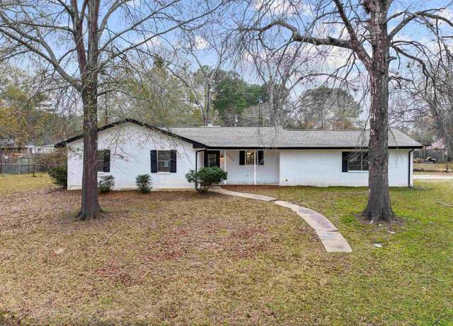 Property at 609 Beverly Dr, Carthage, TX 75683, 3 beds, 2 baths