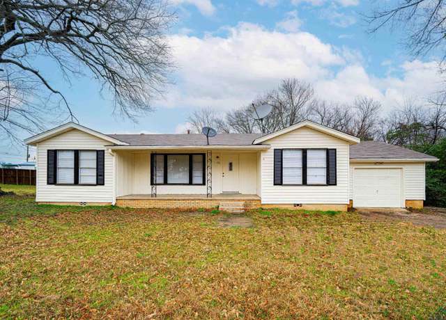 Property at 101 E Pirate St, Longview, TX 75604, 4 beds, 2 baths