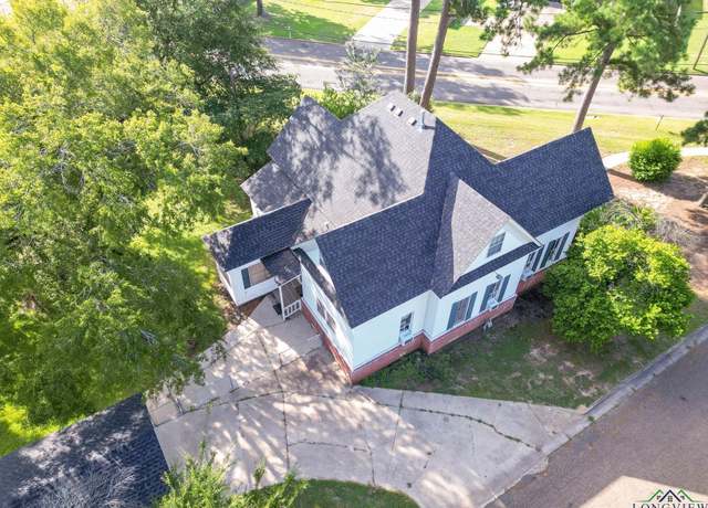 Property at 318 Daingerfield St, Pittsburg, TX 75686, 5 beds, 3 baths