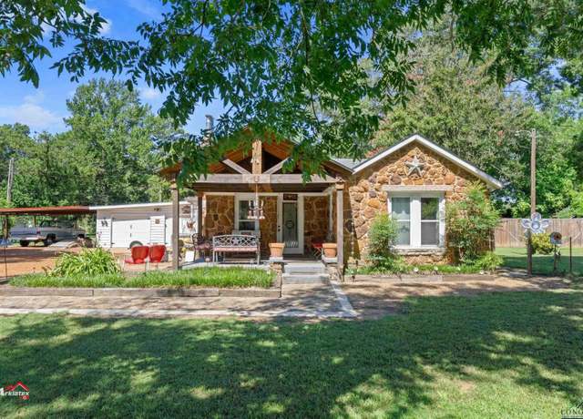 Property at 701 N Alley St, Jefferson, TX 75657, 4 beds, 2 baths