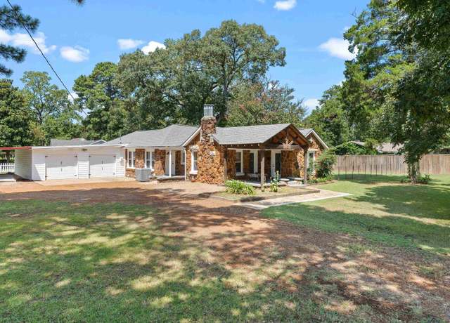 Property at 701 N Alley St, Jefferson, TX 75657, 3 beds, 2 baths
