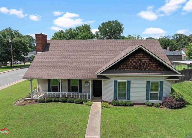 Property at 1918 Inglewood St, Henderson, TX 75654, 3 beds, 2 baths