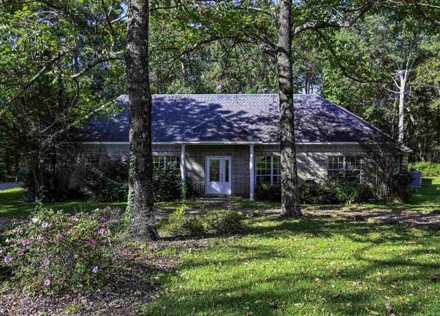 Property at 3584 Cr 195d, Kilgore, TX 75662, 3 beds, 2 baths