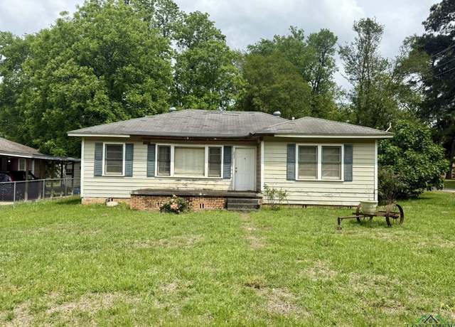 Property at 233 S Chalk St, Joaquin, TX 75954, 3 beds, 1 bath