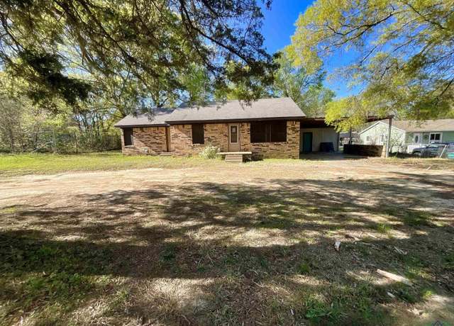 Property at 1004 W Sabine St, Carthage, TX 75633, 2 beds, 2 baths