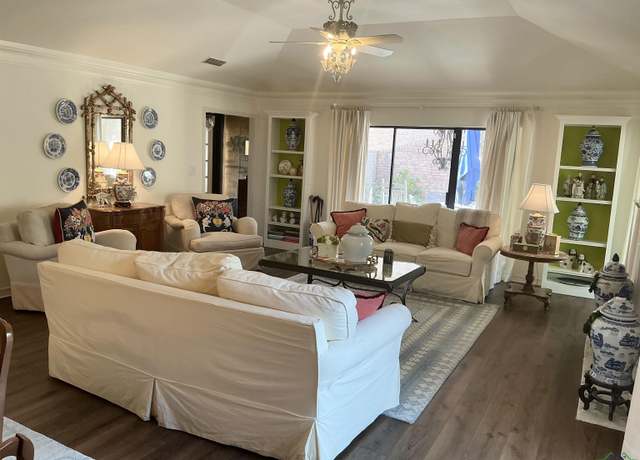 Property at 2206 Robbinwood Ln, Longview, TX 75601, 3 beds, 2 baths