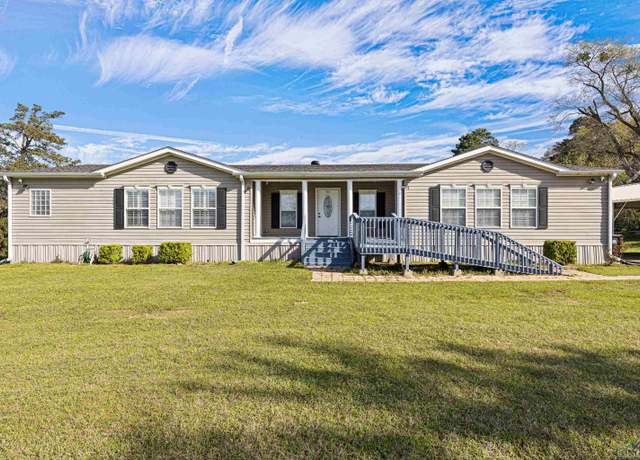 Property at 403 Holloway Ln, Big Sandy, TX 75755, 4 beds, 2 baths