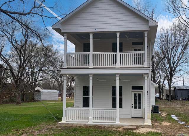 Property at 655 N Soda St, Jefferson, TX 75657, 3 beds, 2.5 baths