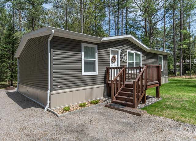 Property at 4284 Spruce Ln, Eagle River, WI 54521, 3 beds, 2 baths